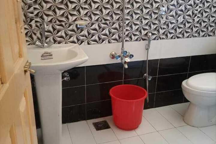 Room 16 of 28