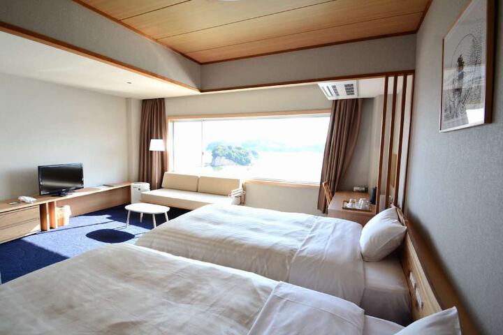 Room 11 of 85