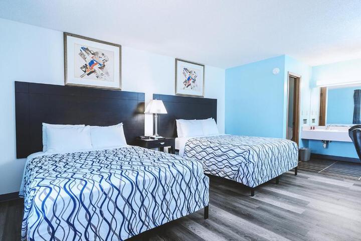 2 Queen Beds (3 of 10)