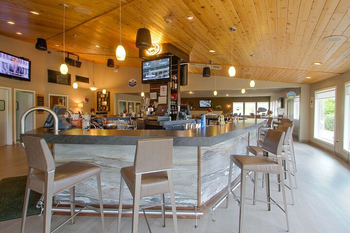 Sports bar