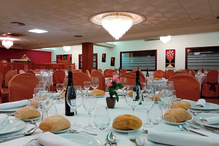 Dining 55 of 69