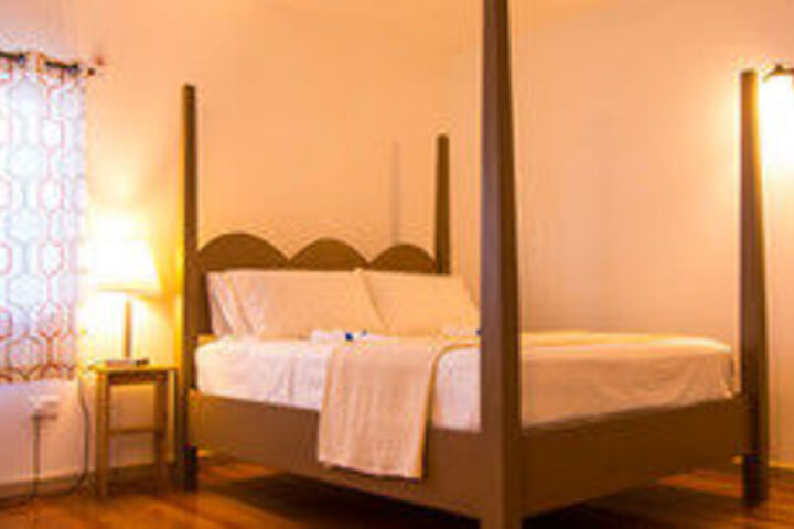 Room 17 of 32