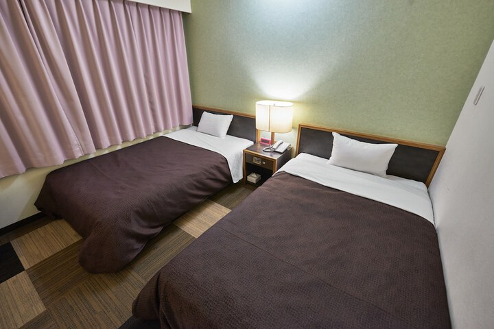 Room 17 of 31