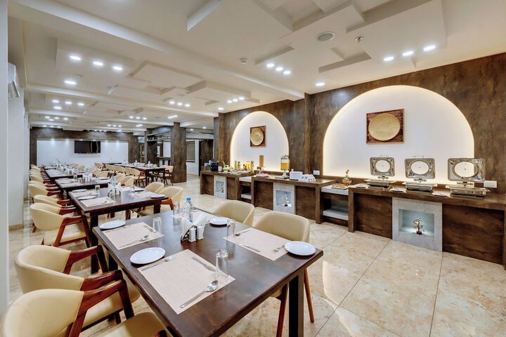 Dining 18 of 20