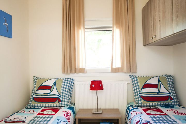 Room 2 of 40