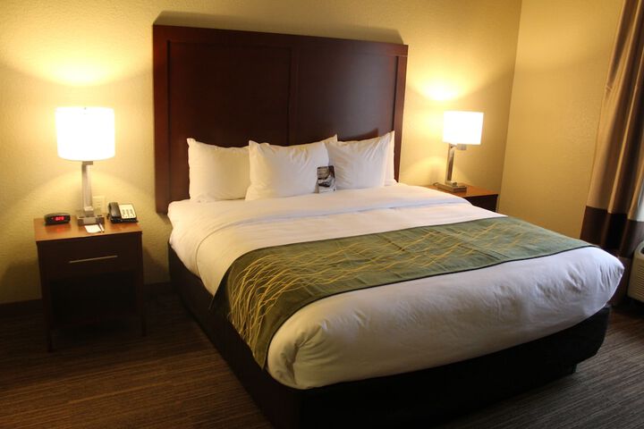 1 King Bed (4 of 15)