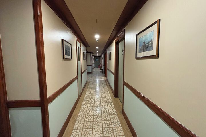 Room 30 of 65