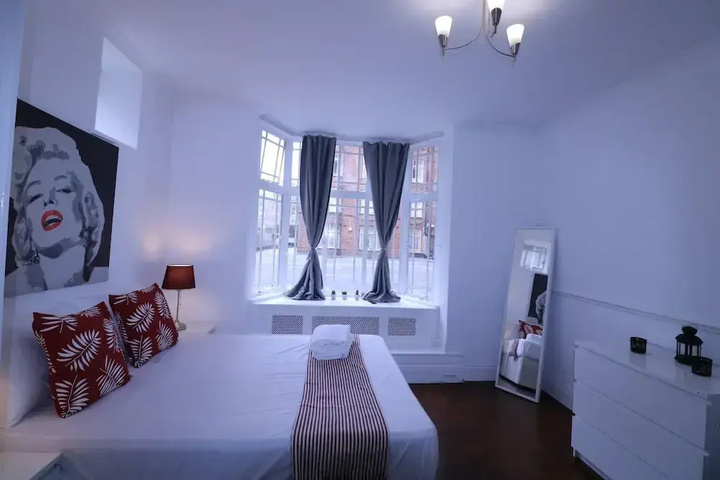 Room 15 of 48