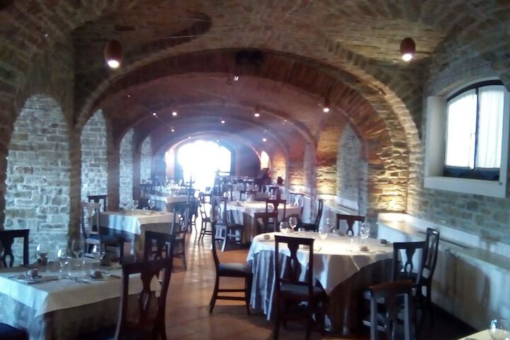 Dining 52 of 95
