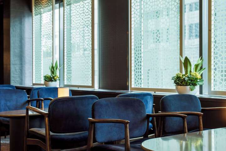Lounge 107 of 122