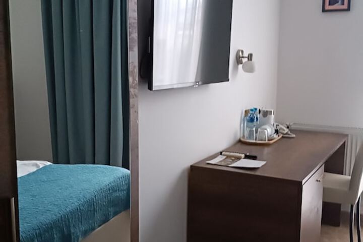 Room 9 of 68