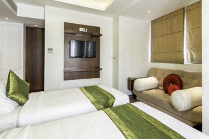 Room 7 of 19