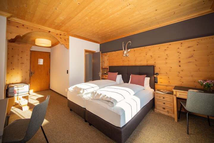 Room 10 of 37