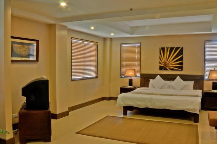 Room 4 of 44
