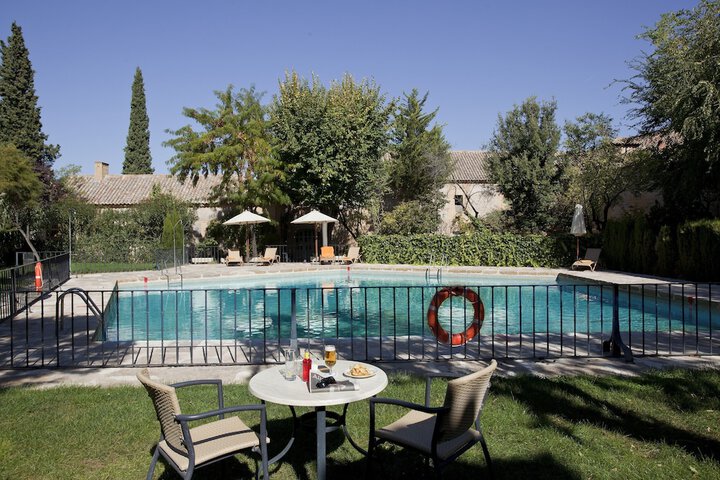 Hotel with Pool
