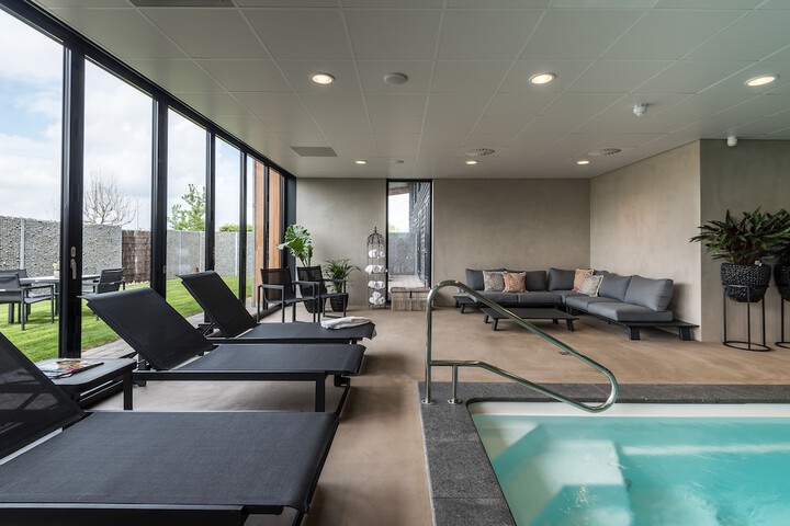 Pool 58 of 106