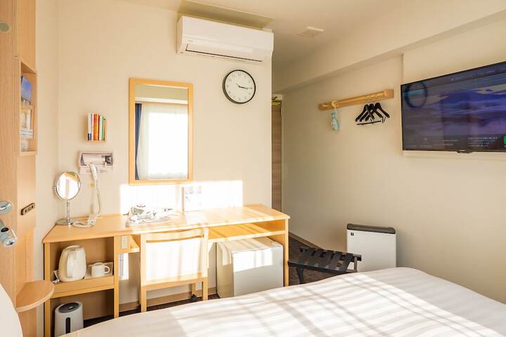 Room 11 of 34