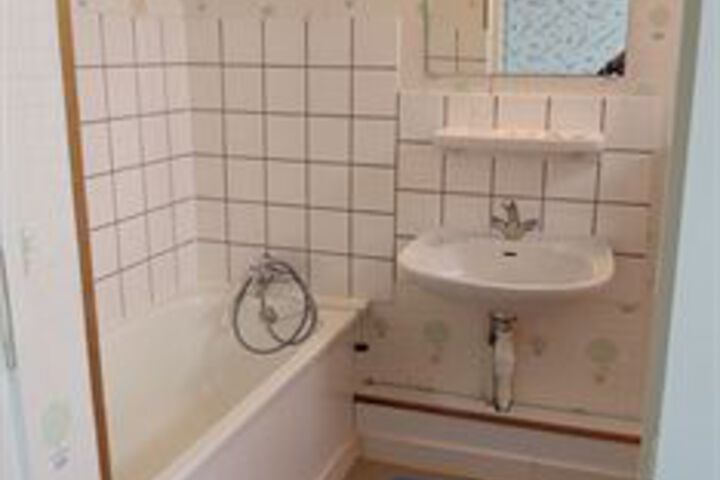 Room 6 of 33