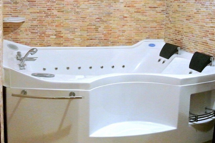 Hot Tub 23 of 34