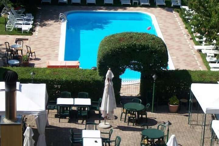 Pool 10 of 33