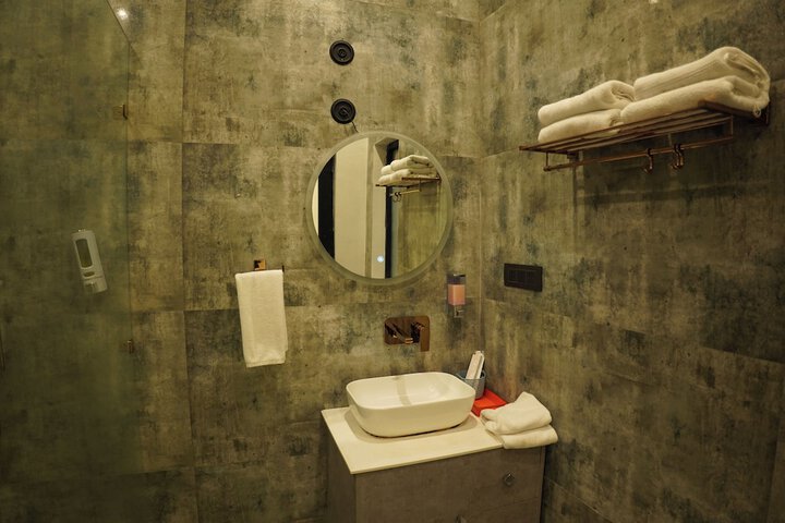 Room 53 of 95