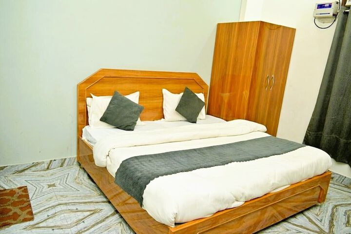 Room 14 of 37