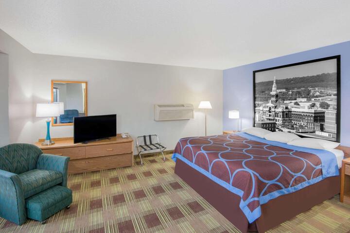1 King Bed (6 of 13)