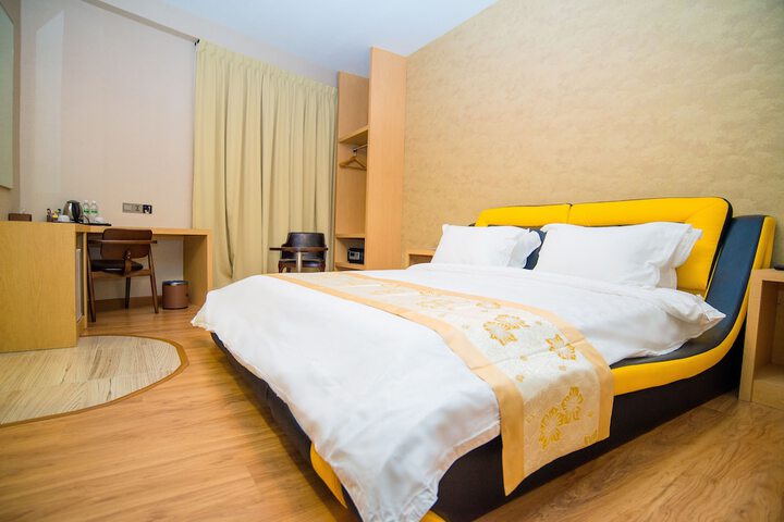 Room 5 of 18