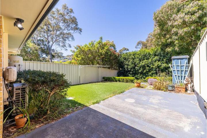 Small dog friendly 4-49 Bonito St. - air con & Wi-Fi
