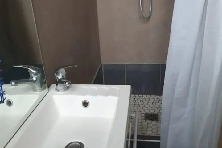 Room 6 of 11
