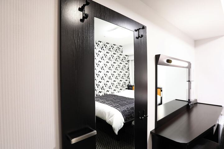 Room 26 of 45