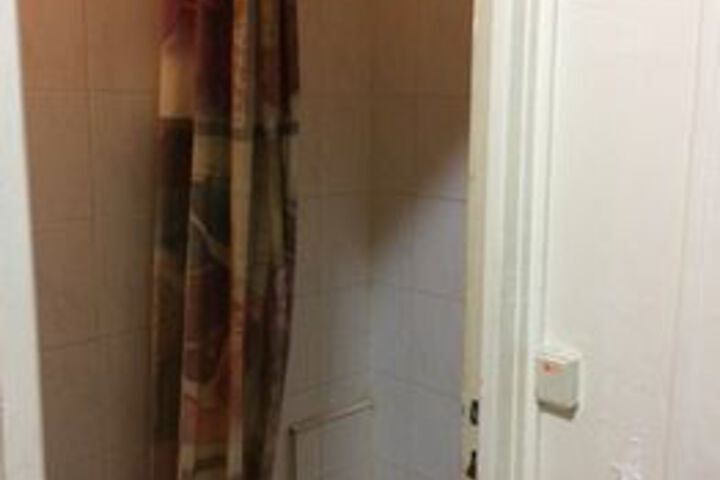 Room 6 of 28