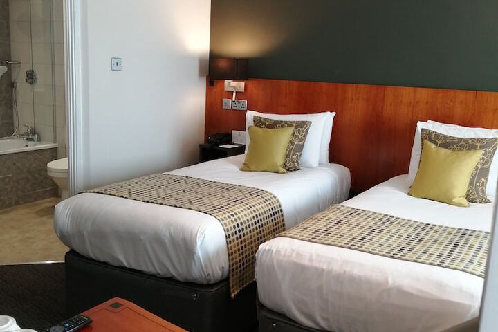 Room 3 of 71