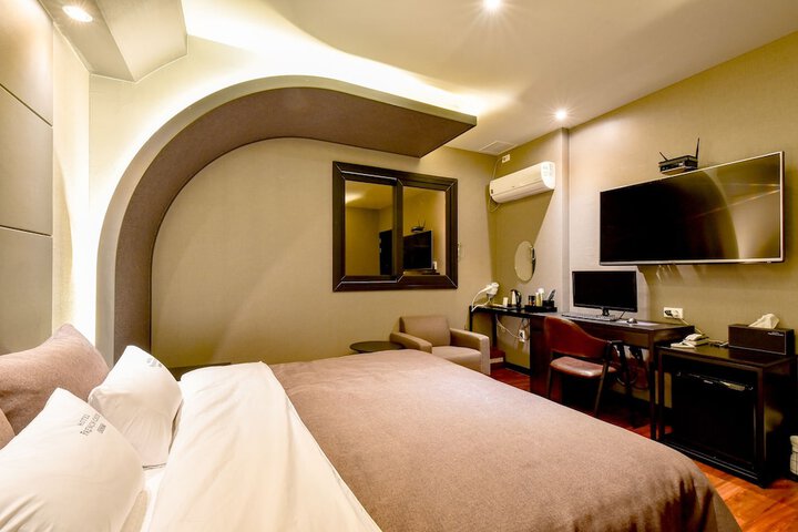 Room 53 of 84