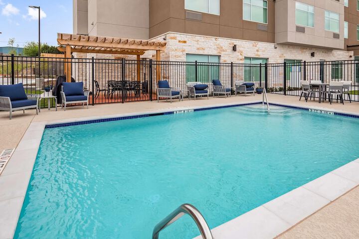 Pool 31 of 39