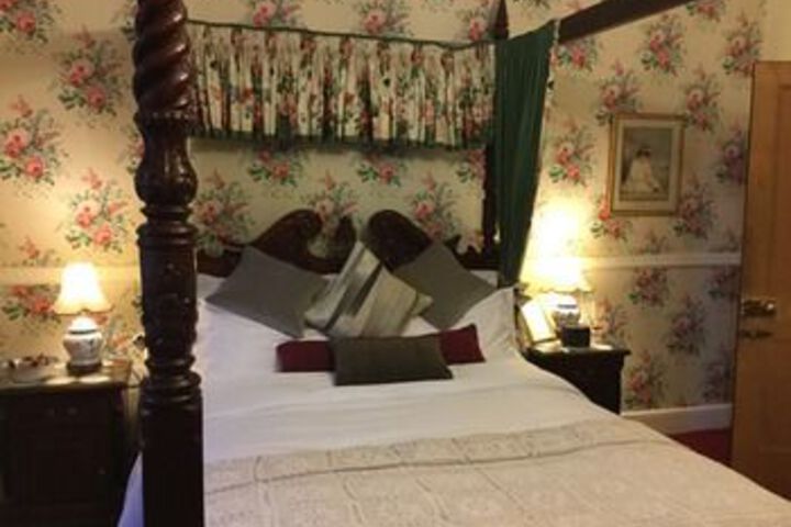 Room 11 of 20