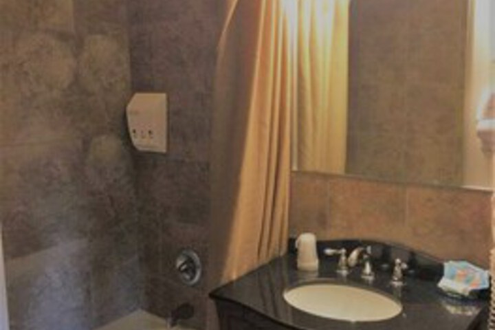 Room 4 of 18