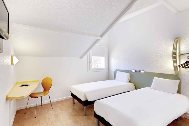 Room 15 of 66