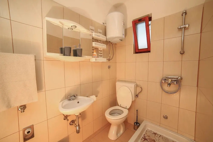 Room 7 of 22