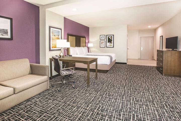 1 King Bed (3 of 9)