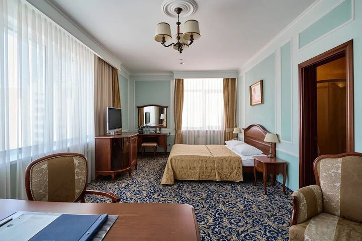 Room 11 of 49