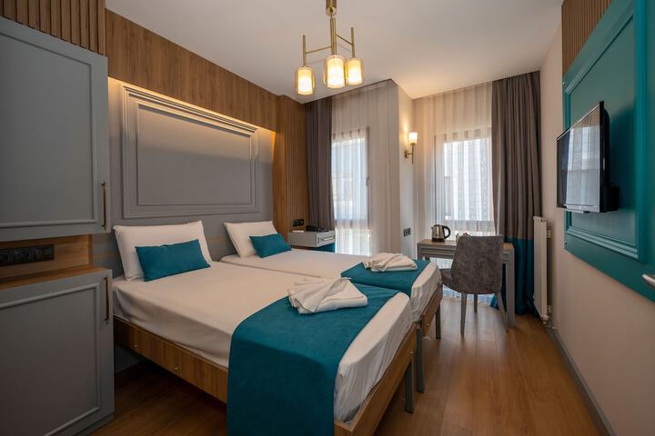 Room 5 of 32