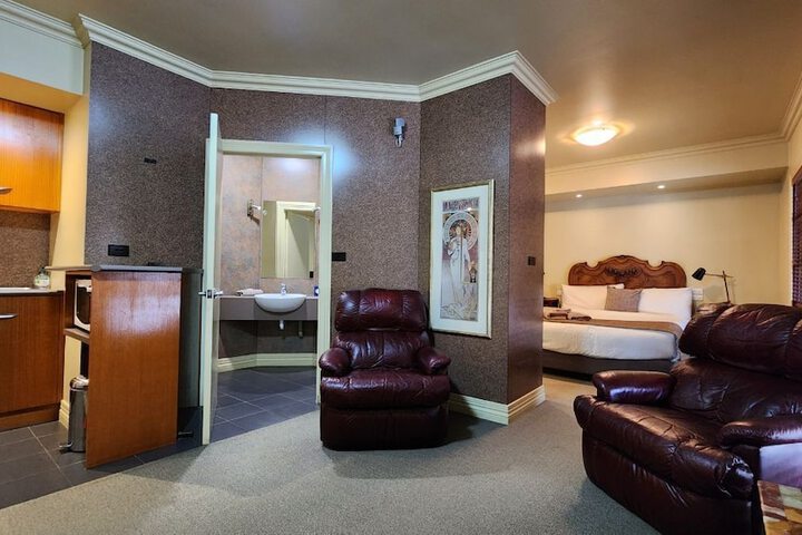 Room 5 of 74