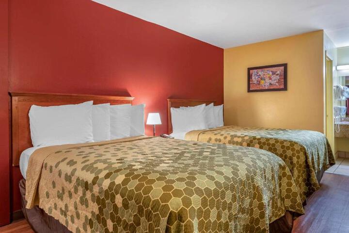 2 Double Beds (6 of 13)