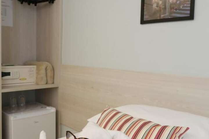 Room 8 of 39