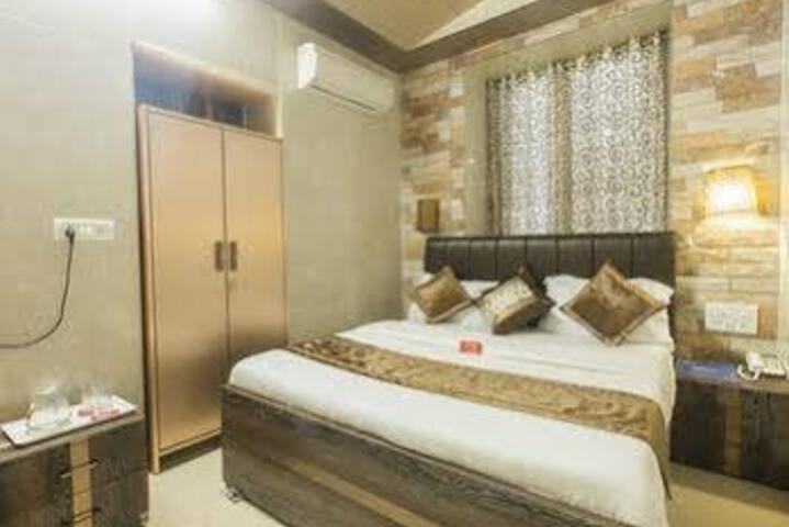 OYO ROOMS COLABA