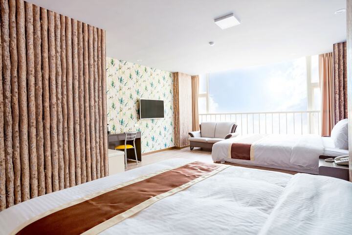 Room 25 of 65