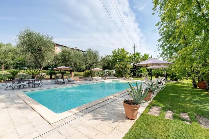 Pool 14 of 21