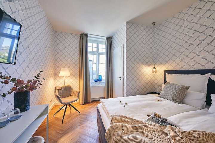 Room 10 of 34