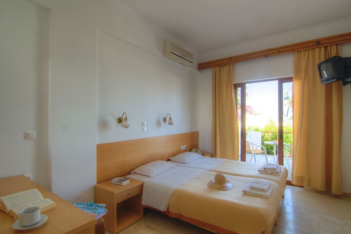 Room 2 of 91